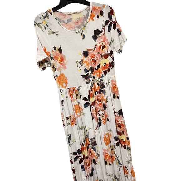 First Look Floral Maxi Dress - Picture 2 of 8